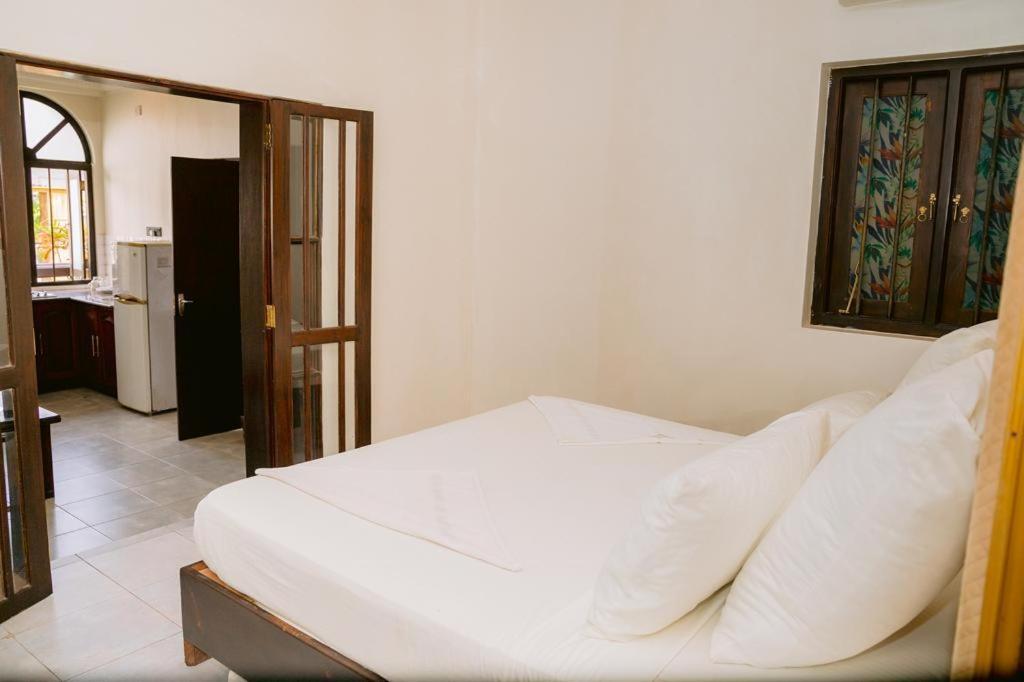 Romantic Garden Hotel Negombo Exteriör bild