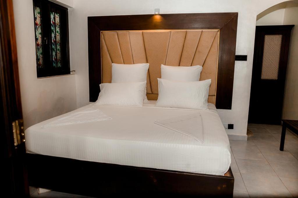 Romantic Garden Hotel Negombo Exteriör bild