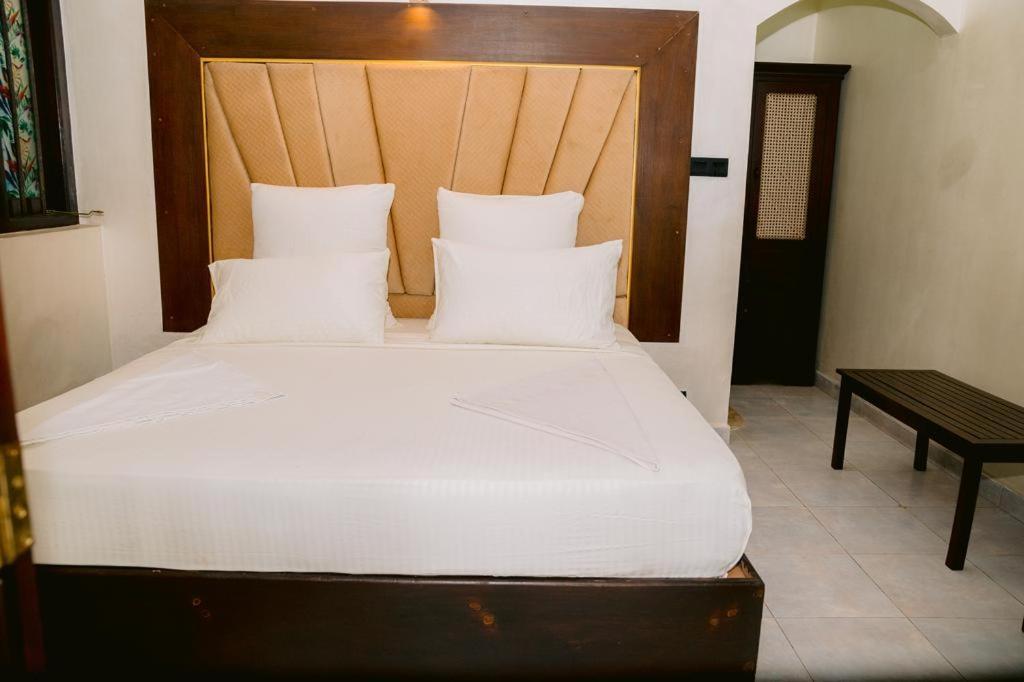 Romantic Garden Hotel Negombo Exteriör bild