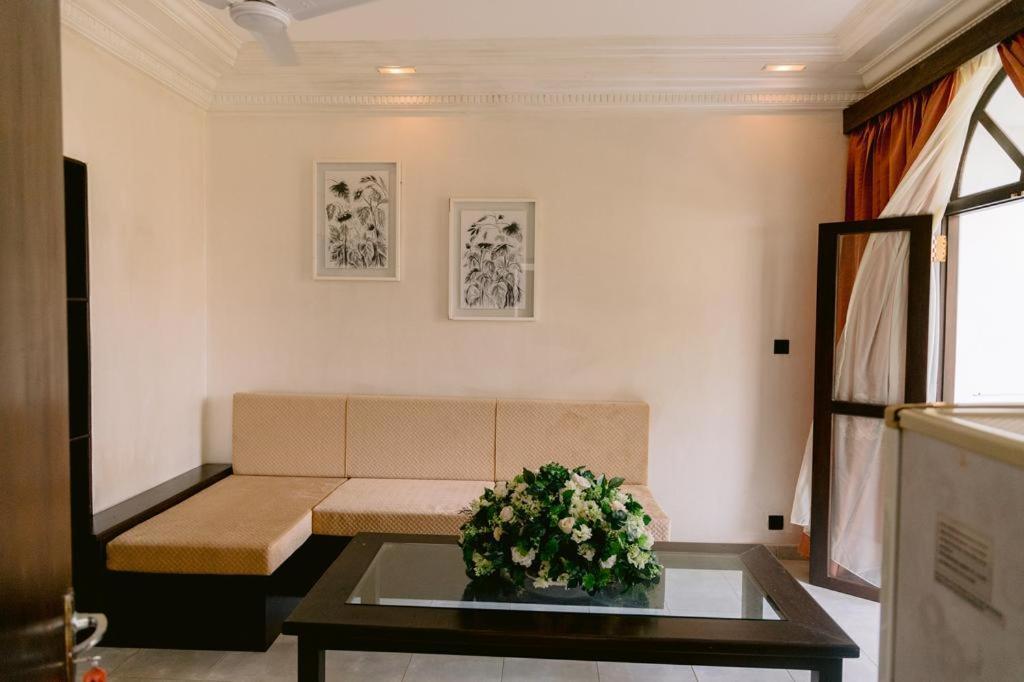 Romantic Garden Hotel Negombo Exteriör bild