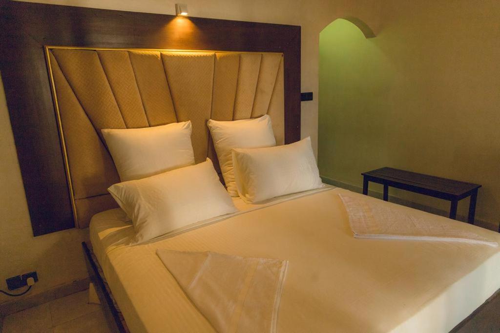 Romantic Garden Hotel Negombo Exteriör bild