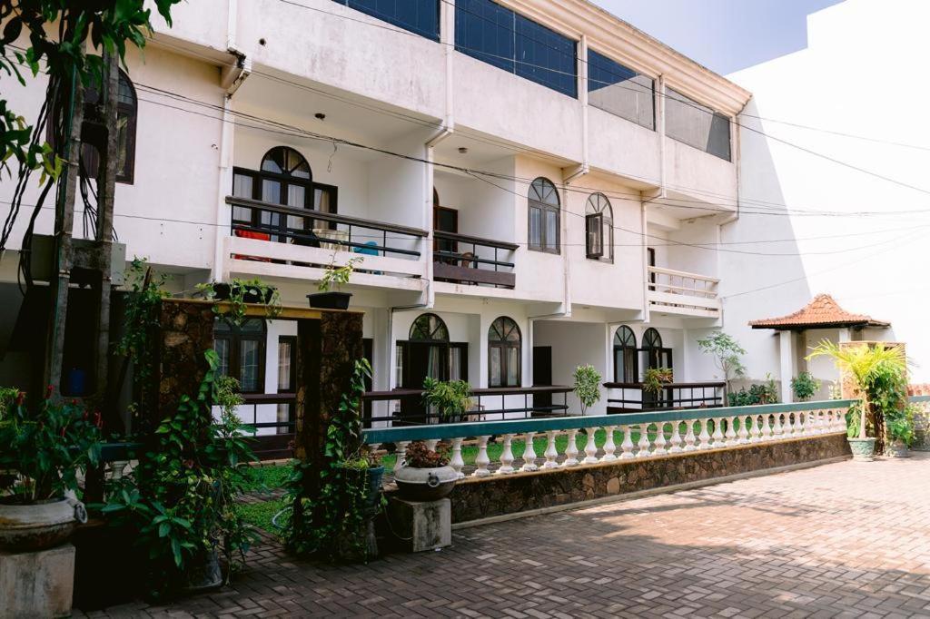 Romantic Garden Hotel Negombo Exteriör bild