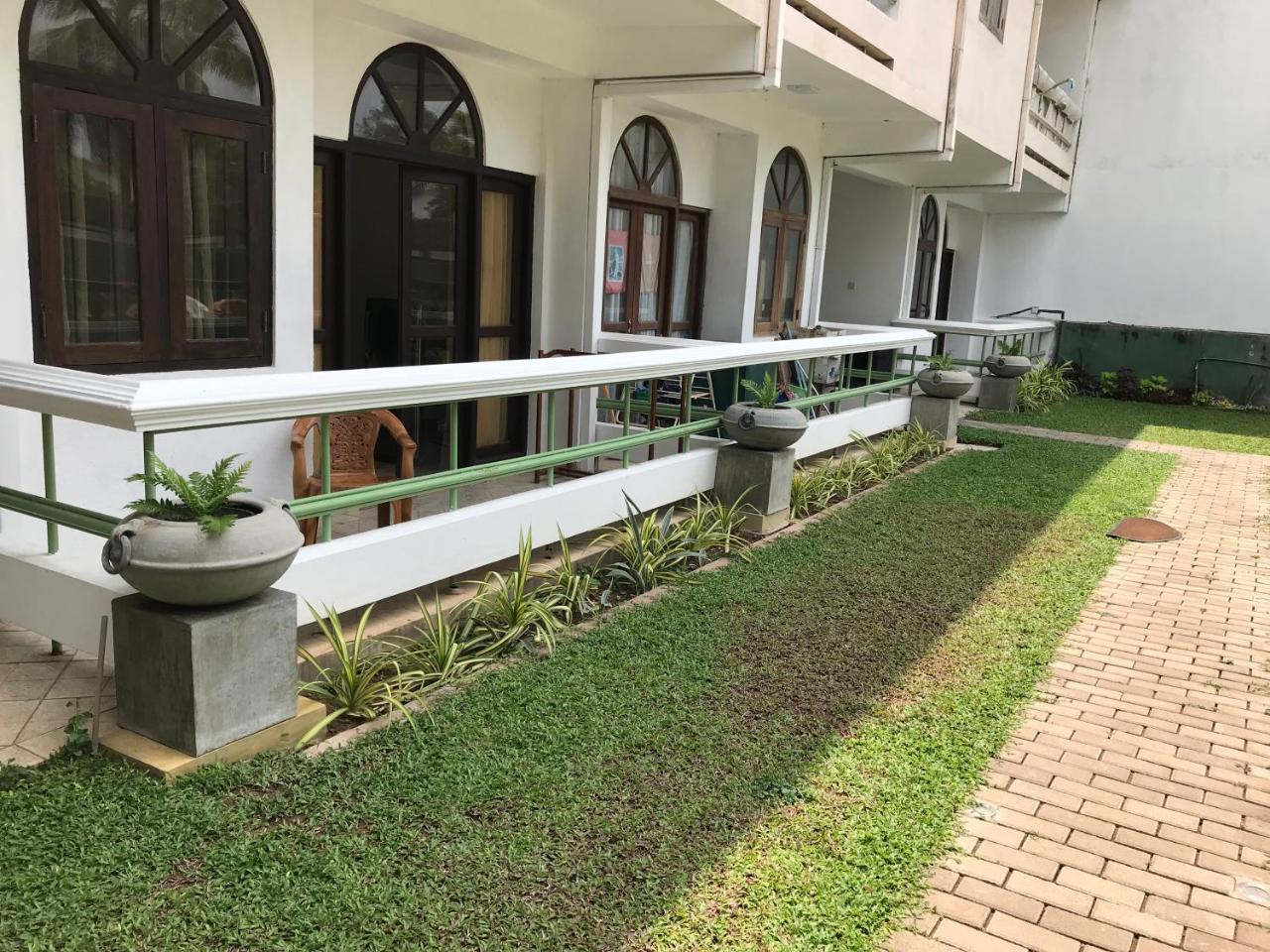 Romantic Garden Hotel Negombo Exteriör bild